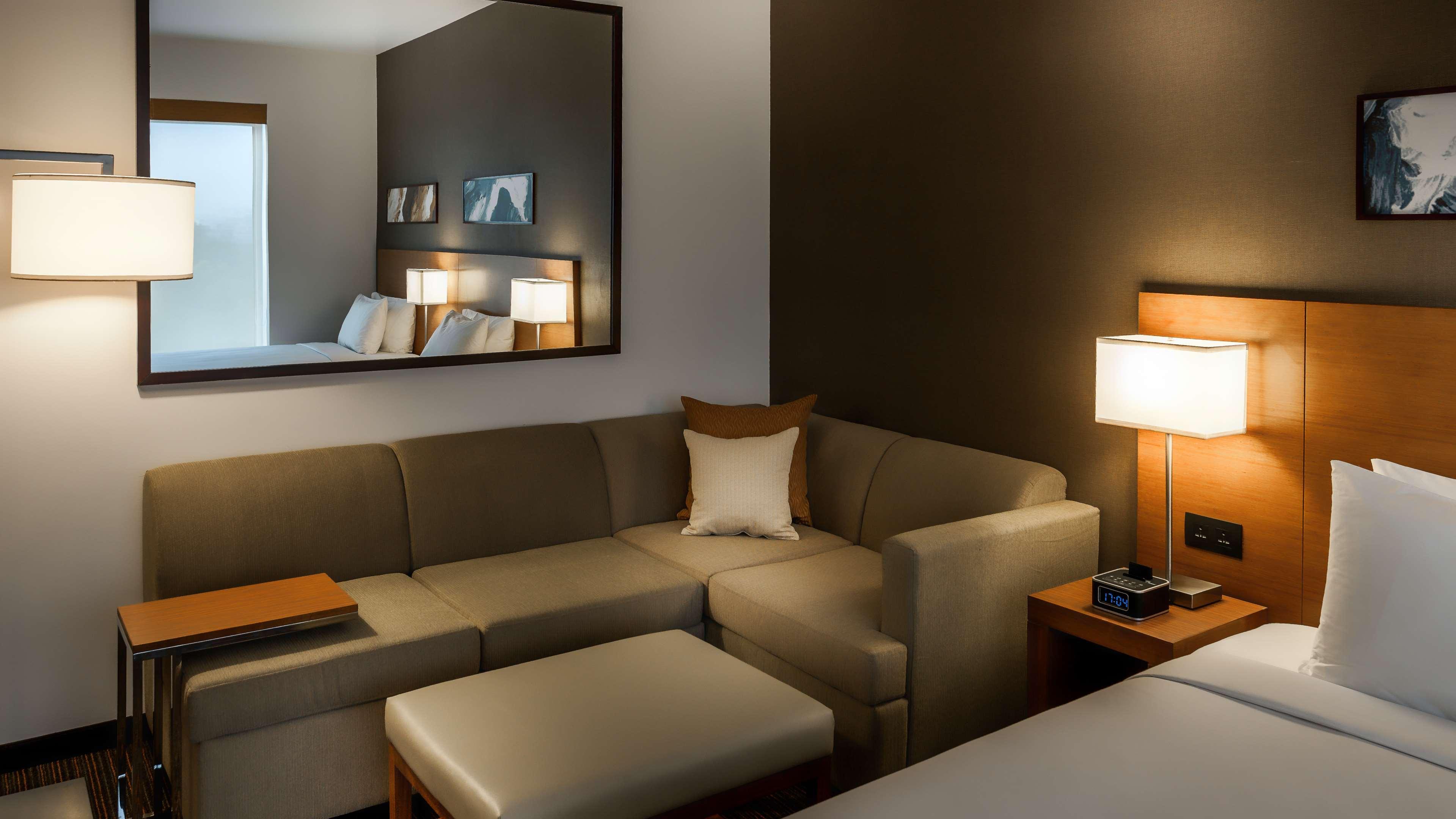 하얏트 플레이스 구르가온 우디오그 비하르 호텔 외부 사진 A typical room at the hotel