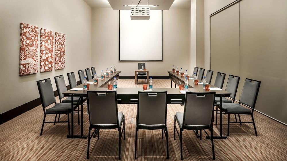 하얏트 플레이스 구르가온 우디오그 비하르 호텔 외부 사진 A meeting room at a hotel